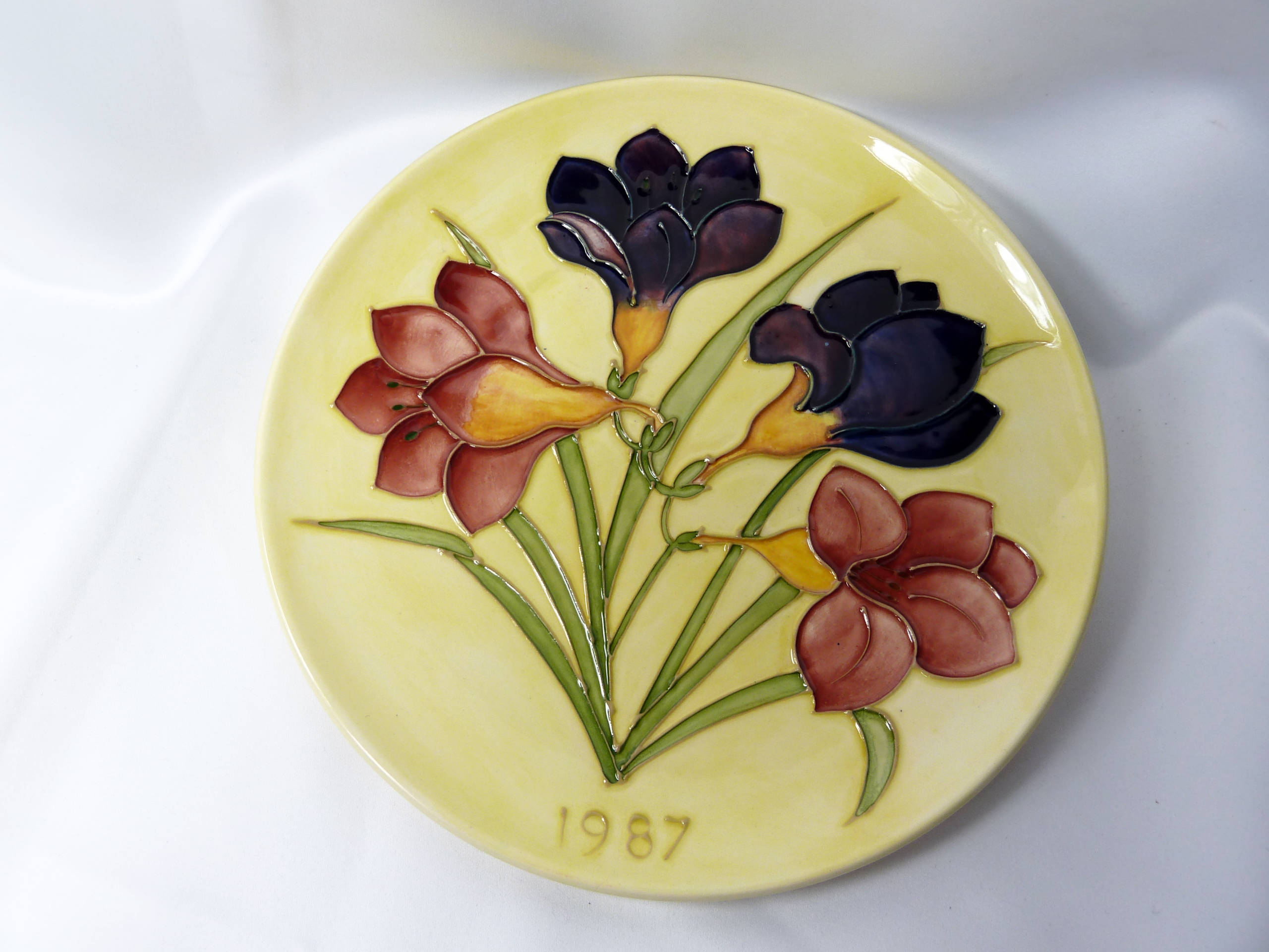 01 1987 Freesia Year Plate